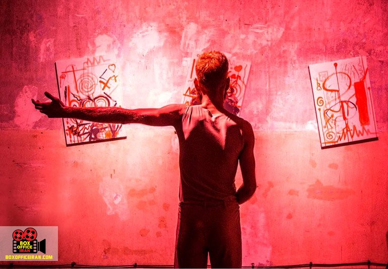 نمایش "قرمز" نوشته جان لوگان در گالری پلتفرم سه صحنه است