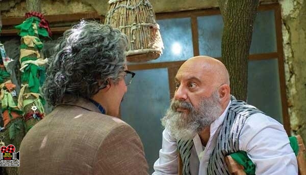 میان صخرهها