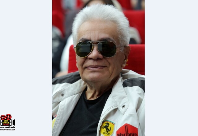 چنگیز وثوقی بازیگر قدیمی سینمای ایران اخیرا در مراسم اکران خصوصی یک فیلم در تهران حاضر شد و در سخنانی به اهمیت جایگاه هنرمندان در جامعه اشاره کرد و گفت: «قدر هنر هنرمند را بدانیم، چرا که این ارزش نه تنها برای جامعه بلکه برای نسلهای آینده نیز باقی میماند.» به گزارش ایسنا، فیلم «پاپایا» به تهیهکنندگی حامد عزیزی و کارگردانی عرفان احتشامی در سالن سینمای کوشک باغ هنر در قالب باشگاه هنر و تجربه مجموعه فرهنگی عباسآباد به نمایش درآمد و مهمان ویژه آن چنگیز وثوقی بازیگر قدیمی و برادر بهروز وثوقی بود که در این مراسم سخنان کوتاهی را مطرح کرد. از فیلمهای چنگیز وثوقی که اغلب اکشن بودند میتوان به «آخرین نفس»، «بدل»، «آواز تهران» و... اشاره کرد. همچنین در این مراسم طبق اعلام روابط عمومی فیلم که به تازگی خبر آن منتشر شده است، از زحمات چندساله علی اوسیوند، بازیگر باسابقه سینمای ایران، قدردانی شد. جدیدترین تصویر از چنگیز وثوقی و این روزهایش + فیلم اوسیوند با ابراز احساسات در پاسخ به این تقدیر گفت: «چندسالی است که کسی از من قدردانی نکرده و این مسئولیت بر عهده ارگانهای دولتی است.» حامد عزیزی، تهیهکننده پاپایا، نیز در این مراسم اعلام کرد که به زودی کار روی پروژه جدیدی را آغاز خواهد کرد و درباره این اثر گفت: «برای من هر فیلم یک جهان تازه است و امیدوارم پروژه بعدی بتواند تجربهای تازه و اثرگذار برای مخاطبان باشد.» عرفان احتشامی، کارگردان پاپایا، در بخشی از این مراسم به اهمیت خط فکری در سینما پرداخت و بیان کرد: «برای من مهم نیست که در چه مدیومی کار میکنم؛ فیلم بلند یا کوتاه. آنچه اهمیت دارد، تجربهای است که در مسیر ساخت یک اثر کسب میشود و آن خط فکری که در کارهایم دنبال میکنم.» «پاپایا» در بخش رقابتی هفتادوهشتمین جشنواره سالرنو ایتالیا راه یافته است. قصه این فیلم که به نویسندگی فاطیما اباحمزه به نگارش درآمده، به ارزش واقعی و جایگاه زن در نهاد خانواده و تأثیرات آن بر جامعه میپردازد. علاوه بر علی اوسیوند و آزیتا ترکاشوند، یگانه نیکاندیش، سعیده صالحی، ایراندخت ارگی، مهسا سرخوش،گیتی شاکری،مریم قربانی و سپنتا شاهرخی از جمله بازیگران این فیلم هستند. تیم حرفهای فیلم شامل علی احتشامی به عنوان مدیر فیلمبرداری ،مهین نظافتی مدیر تولید، فرشاد عبدلی (صدابردار)، پریسا صوفی (طراح گریم) و مهتاب فلاحتی (طراح لباس) نیز در ساخت این اثر همکاری داشتهاند.