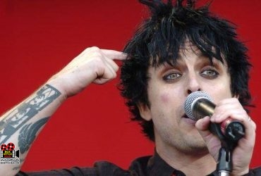 متولدین ۱۷ فوریه سینما ، تئاتر و موسیقی؛ بیلی جو آرمسترانگ